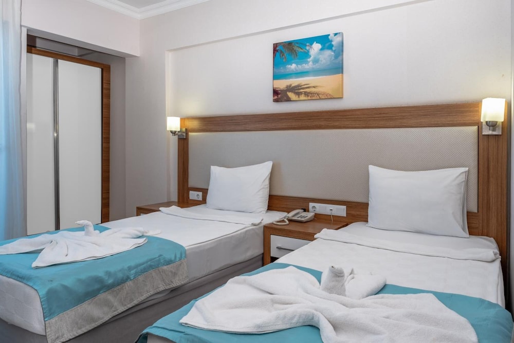 Mesut Hotel 13/45