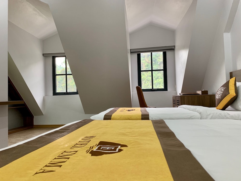 Hotel Emma 24/50