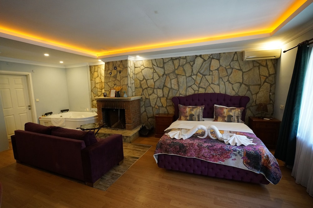 Alesta Butik Otel 3/36