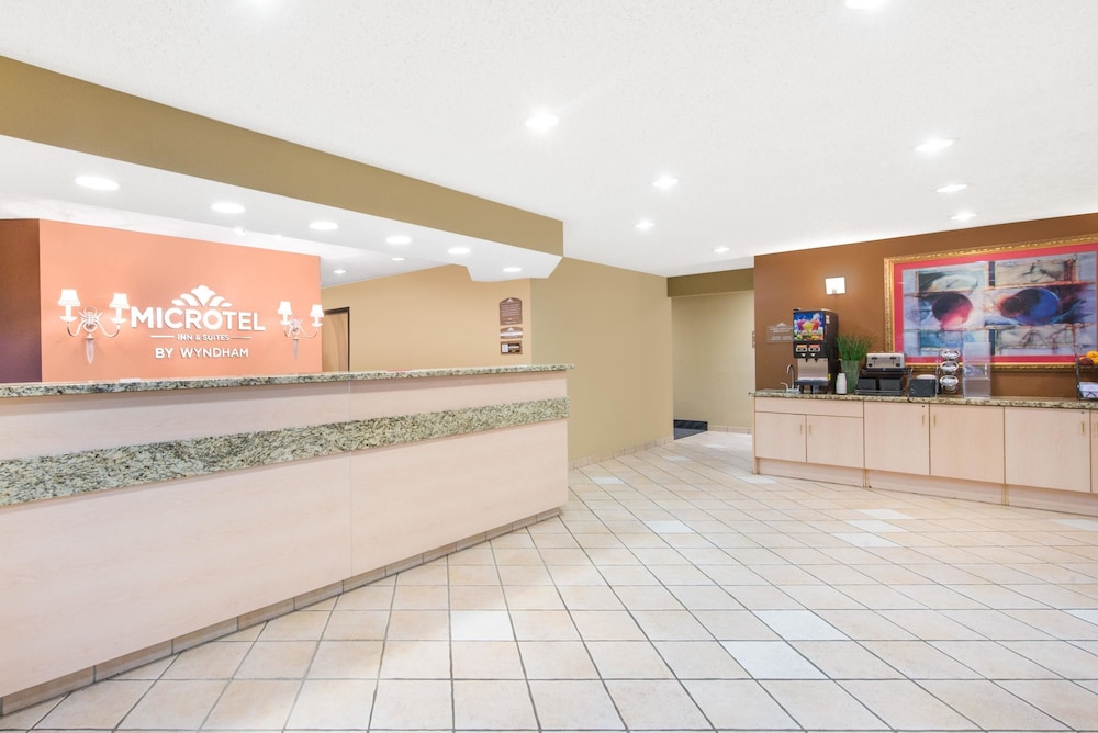 Microtel Inn & Suites by Wyndham Independence 2/29