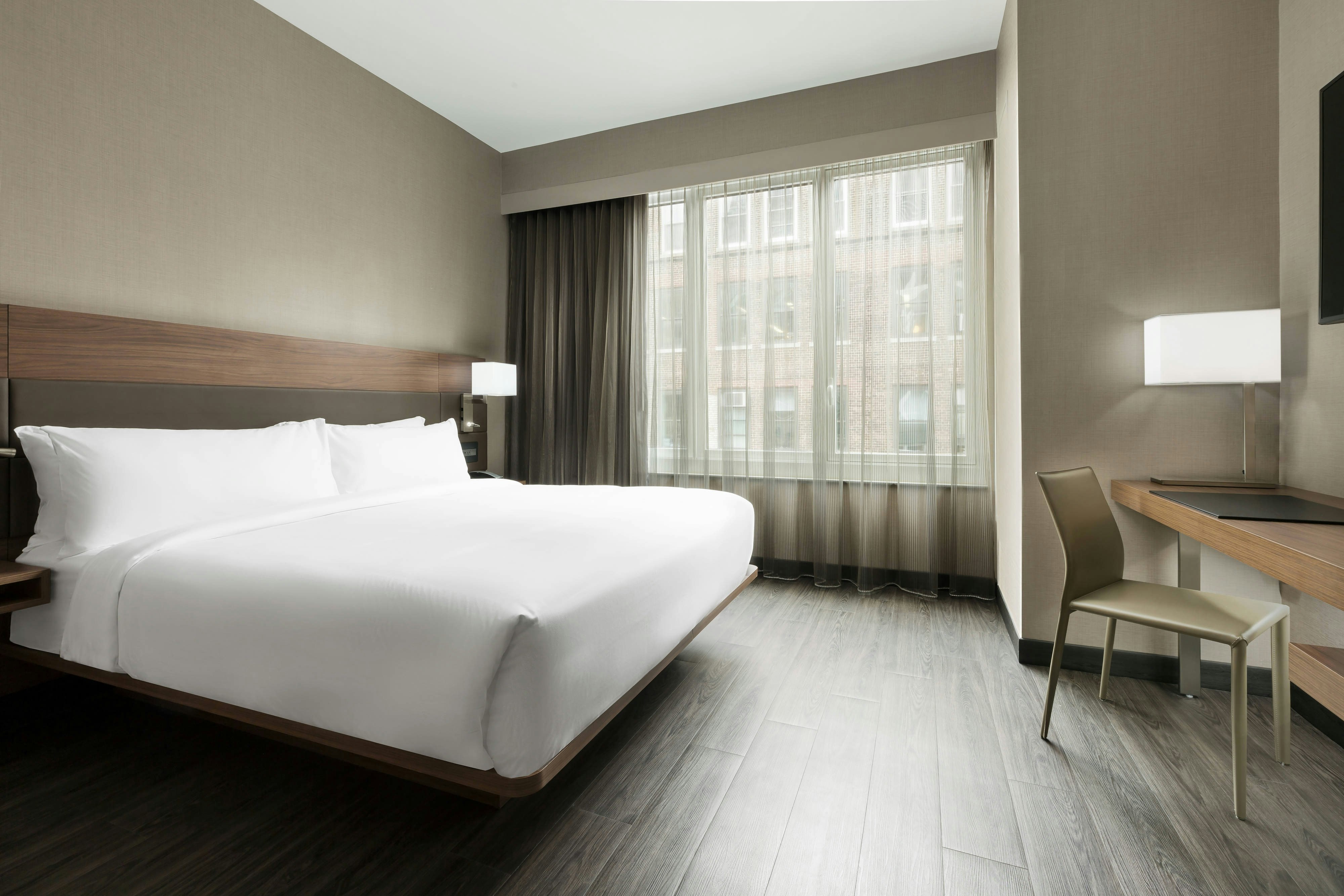 AC HOTEL NEW YORK TIMES SQUARE 30/75