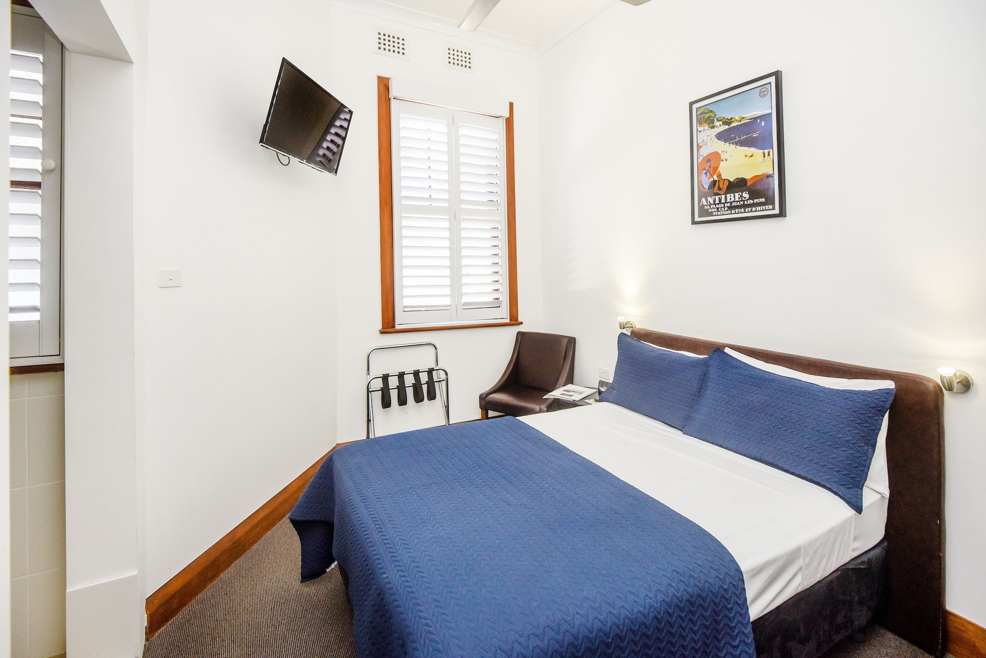 BOUTIQUE, QUEEN BED