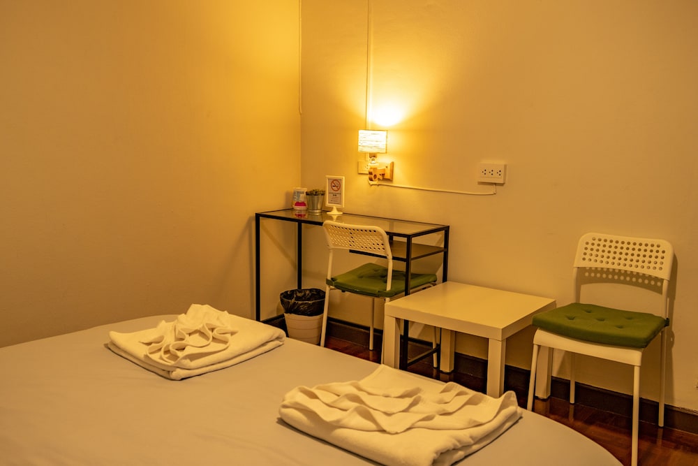 Hostel 16 57/72