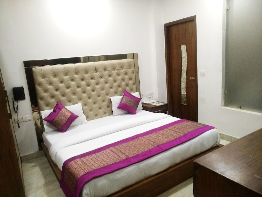 Hotel Indo Continental 6/20