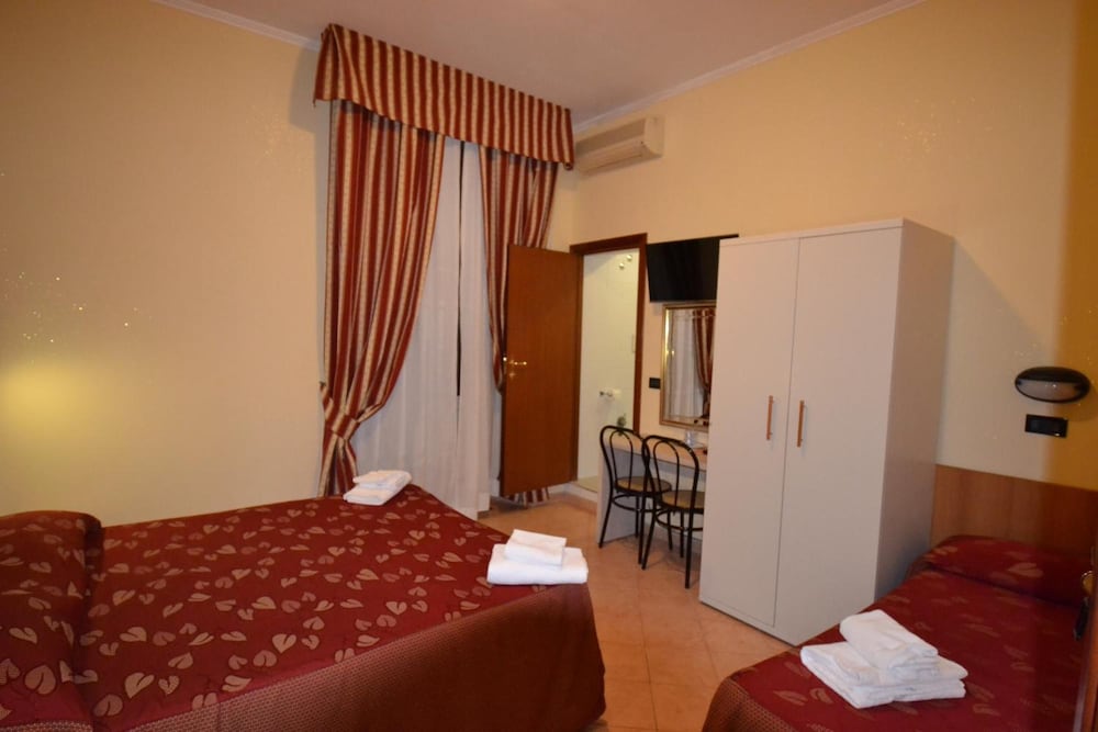 Hotel Ferrarese Roma 14/49