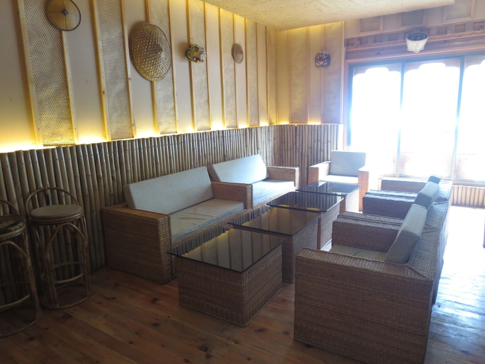 UDUMWARA RESORT 35/50