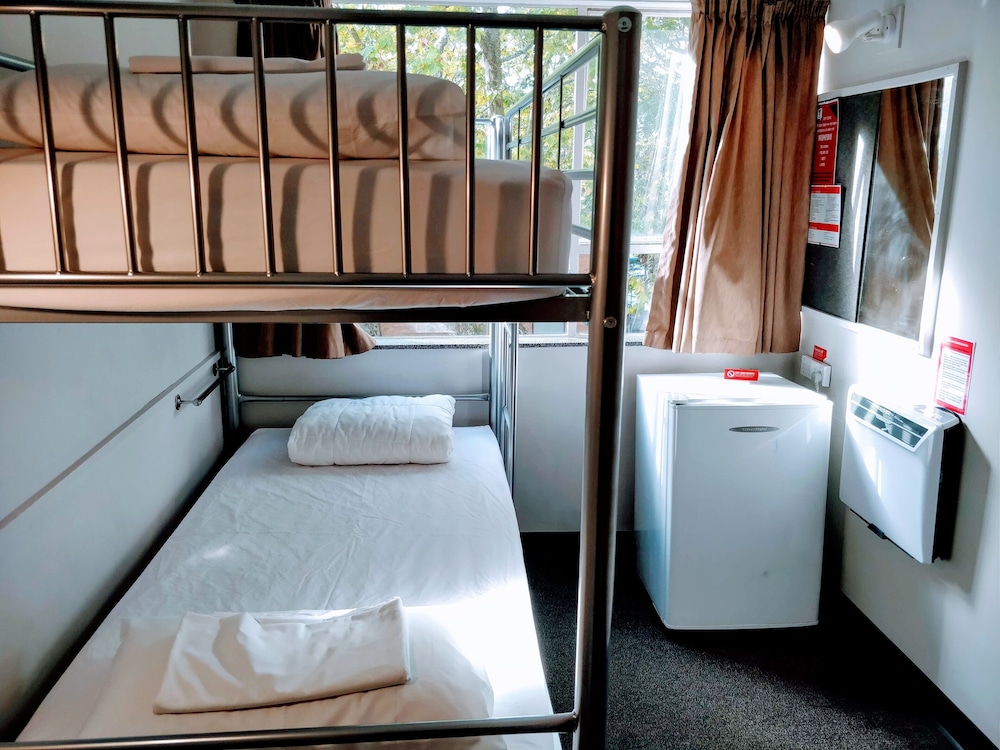 YMCA Hostel 19/68