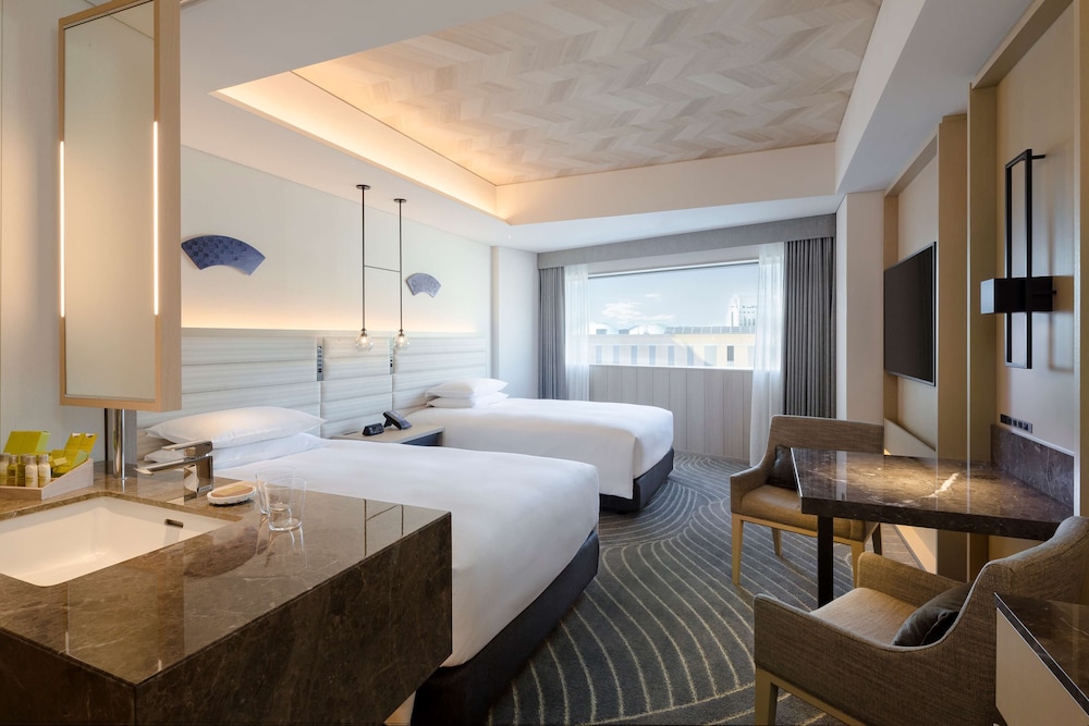 DELUXE, 2 DOUBLE BEDS