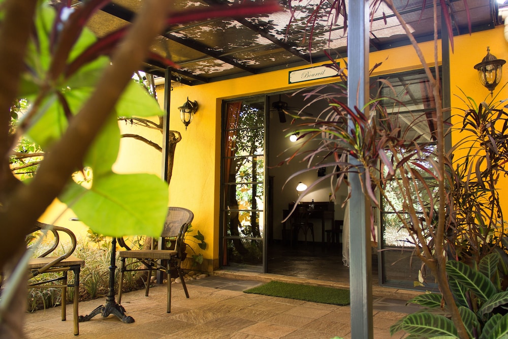 Le Bougainviller Hotel 35/39