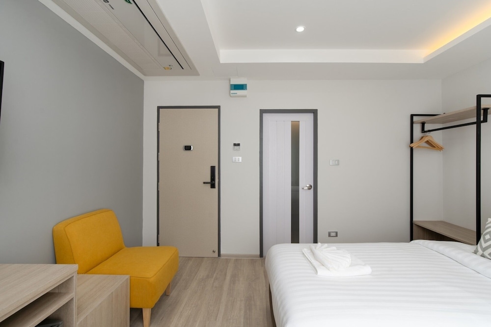 The Riski Hotel at Bangphlat Station 15/50