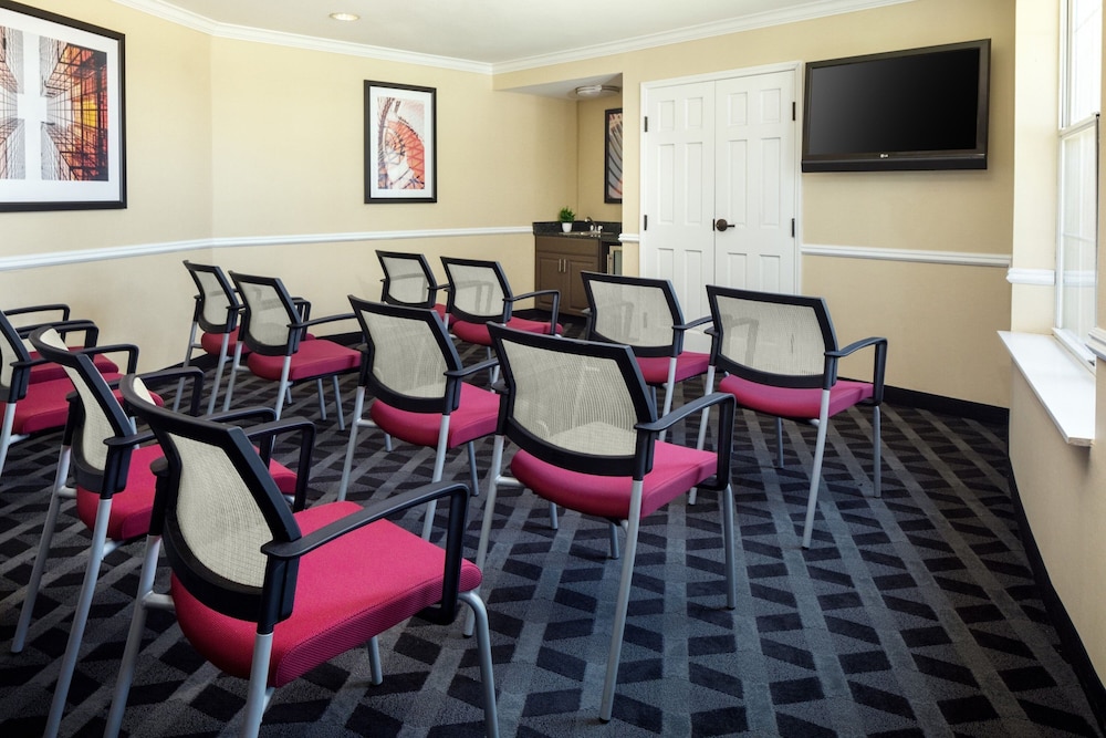 Towneplace Suites By Marriott Springfield 33/37