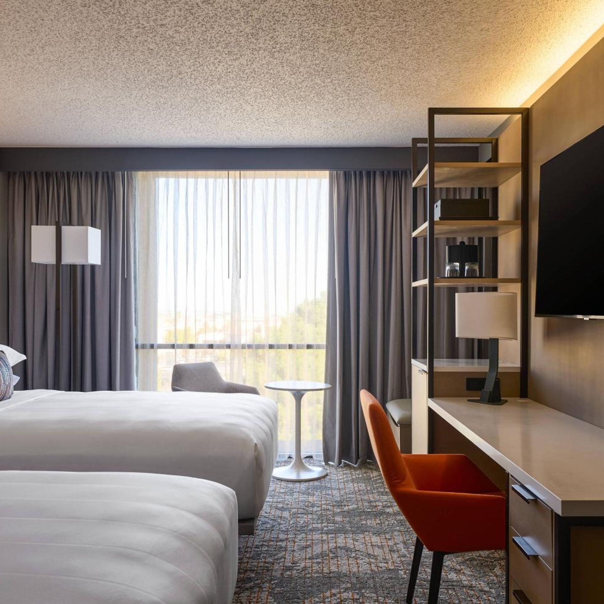غرفة بسرير مزدوج بإطلالة على المسبح في الطابق الأرضي، El Paso Marriott 4/8
