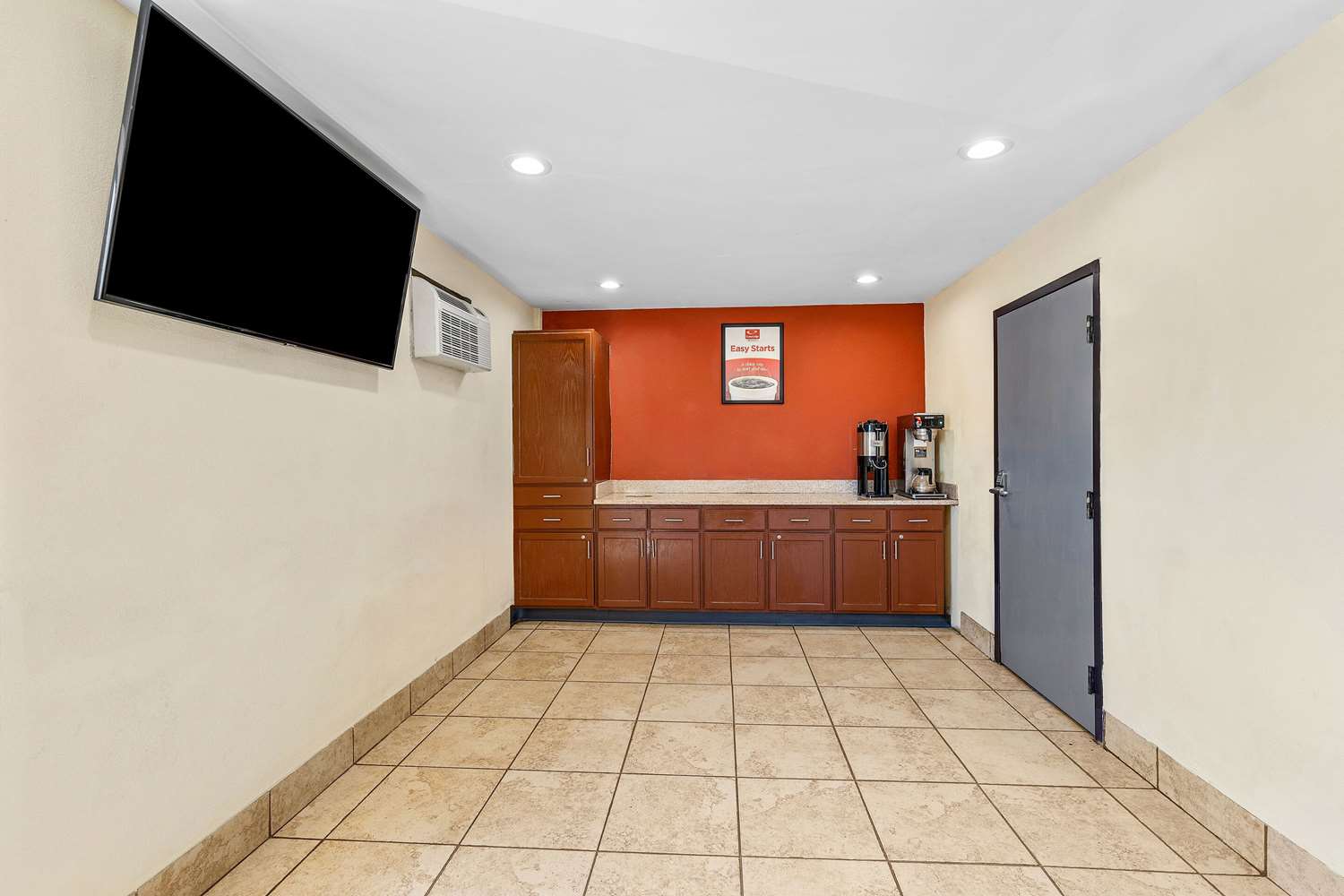 Econo Lodge Akron Copley Northwest 8/34