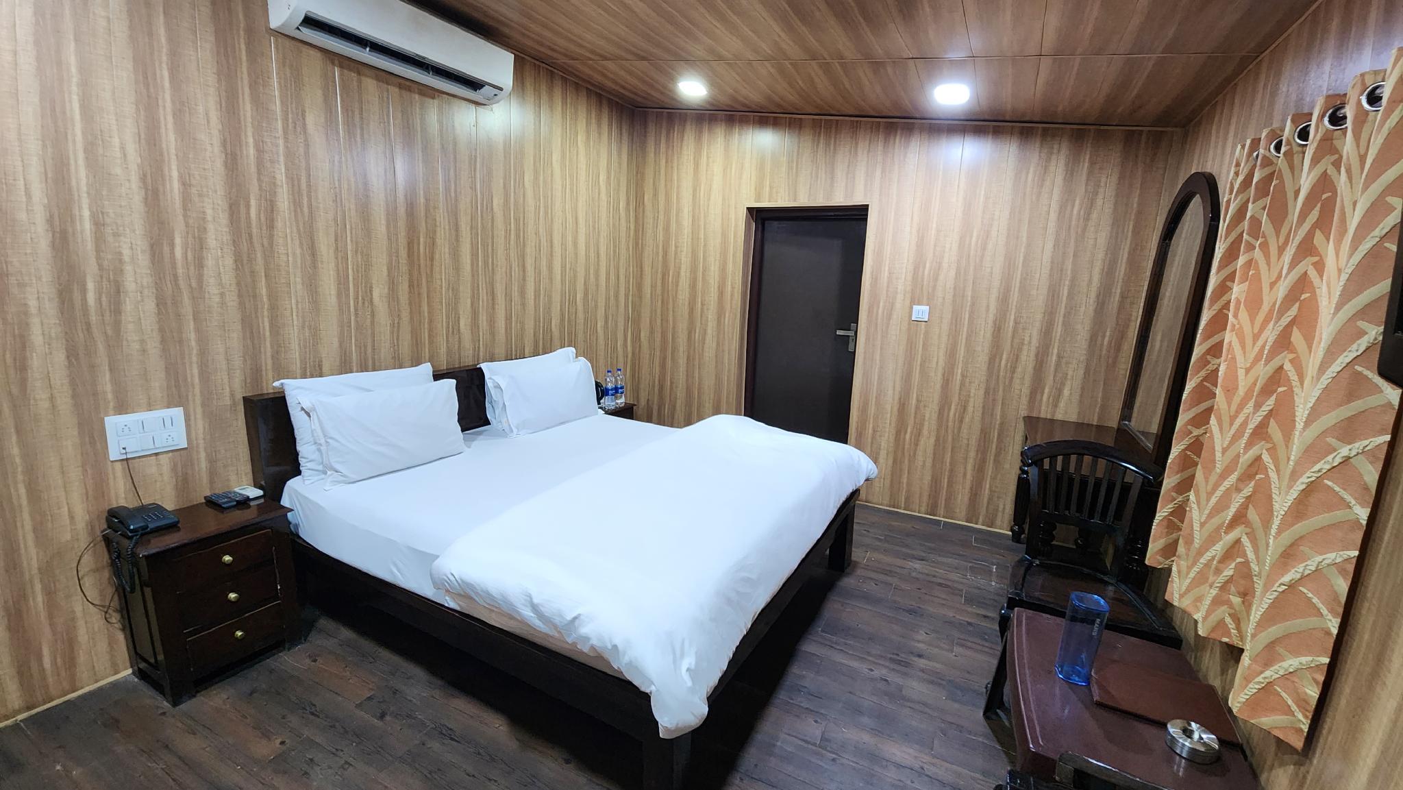 Room, Double Bed, Corner