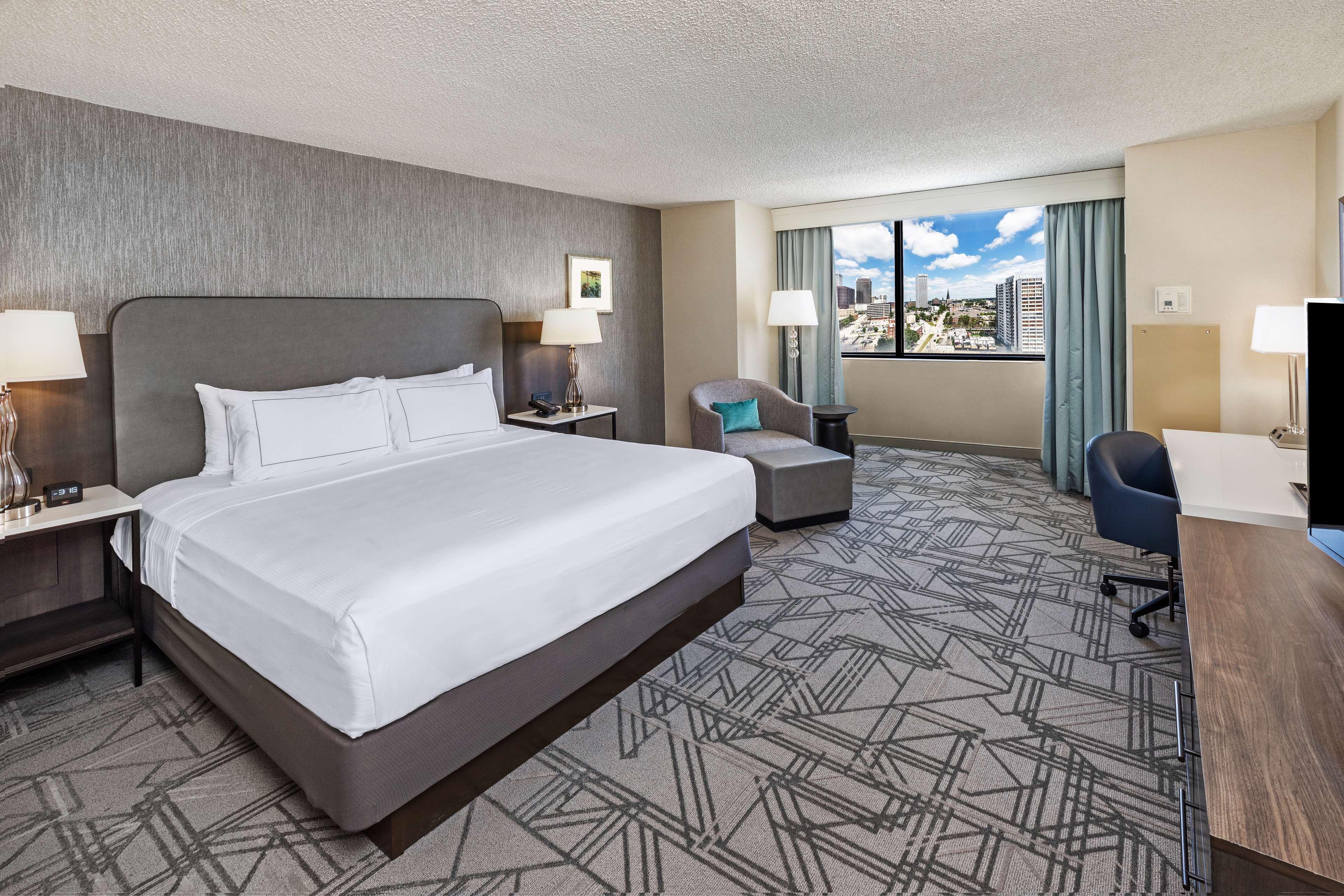 ROOM, KING BED, CITY VIEW, HIGH FLOOR