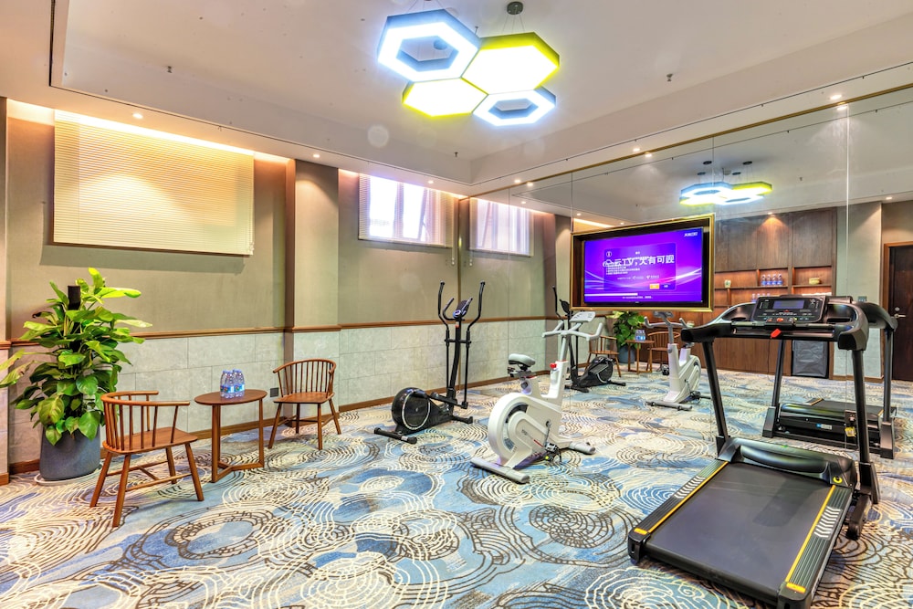 Nostalgia S Hotel (Kunming North Huancheng Road Railway Station) 44/50