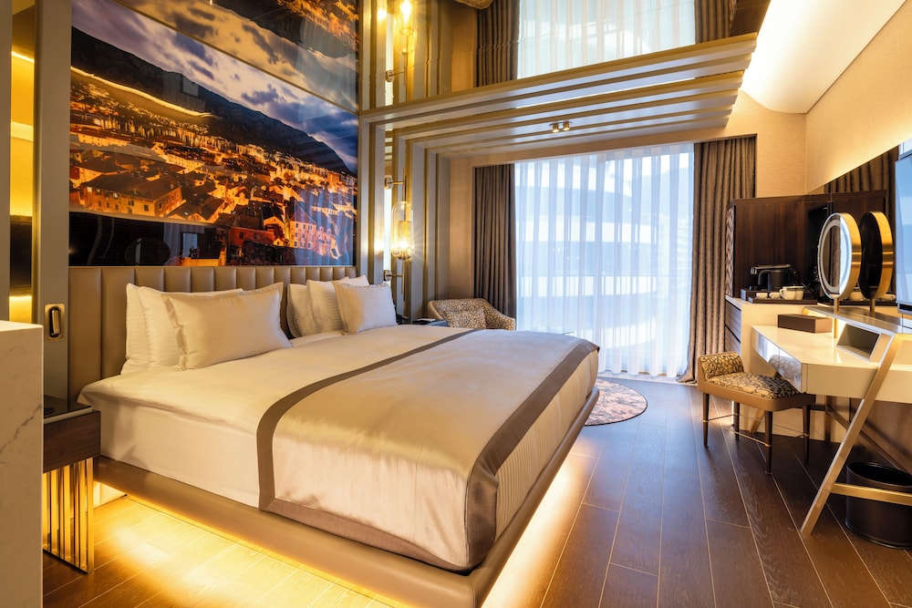 Merit Starlit Hotel & Residence 46/96