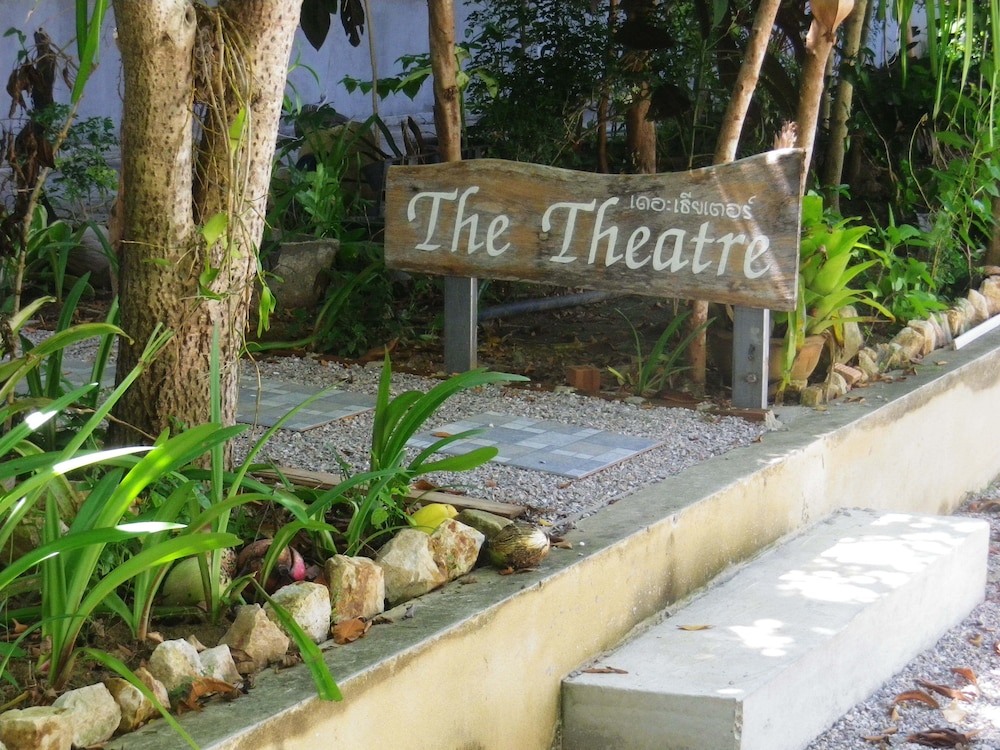 The Theatre Villa 69/70
