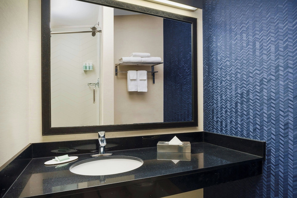 Fairfield Inn and Suites by Marriott Las Vegas South 55/57