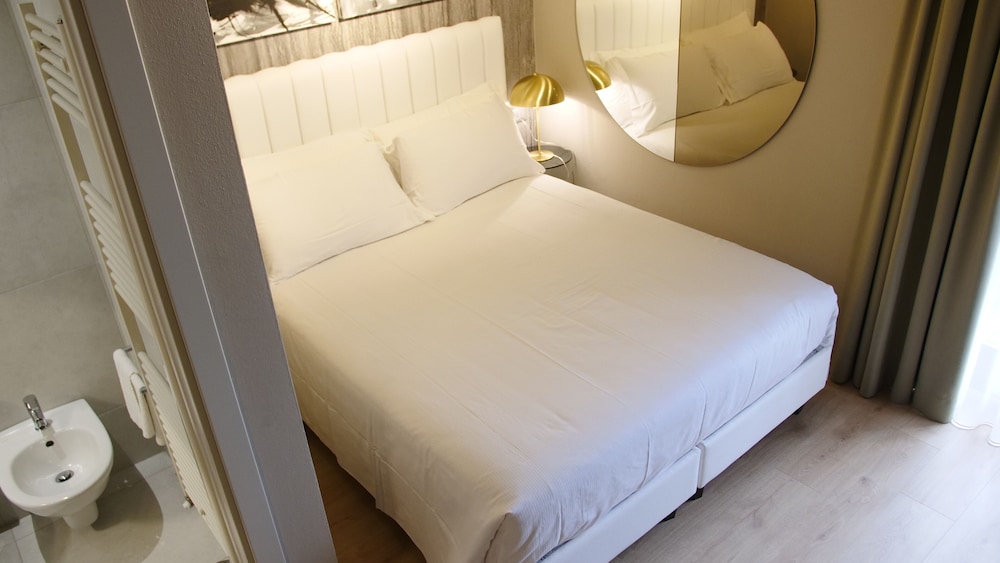 SUPERIOR, QUEEN BED