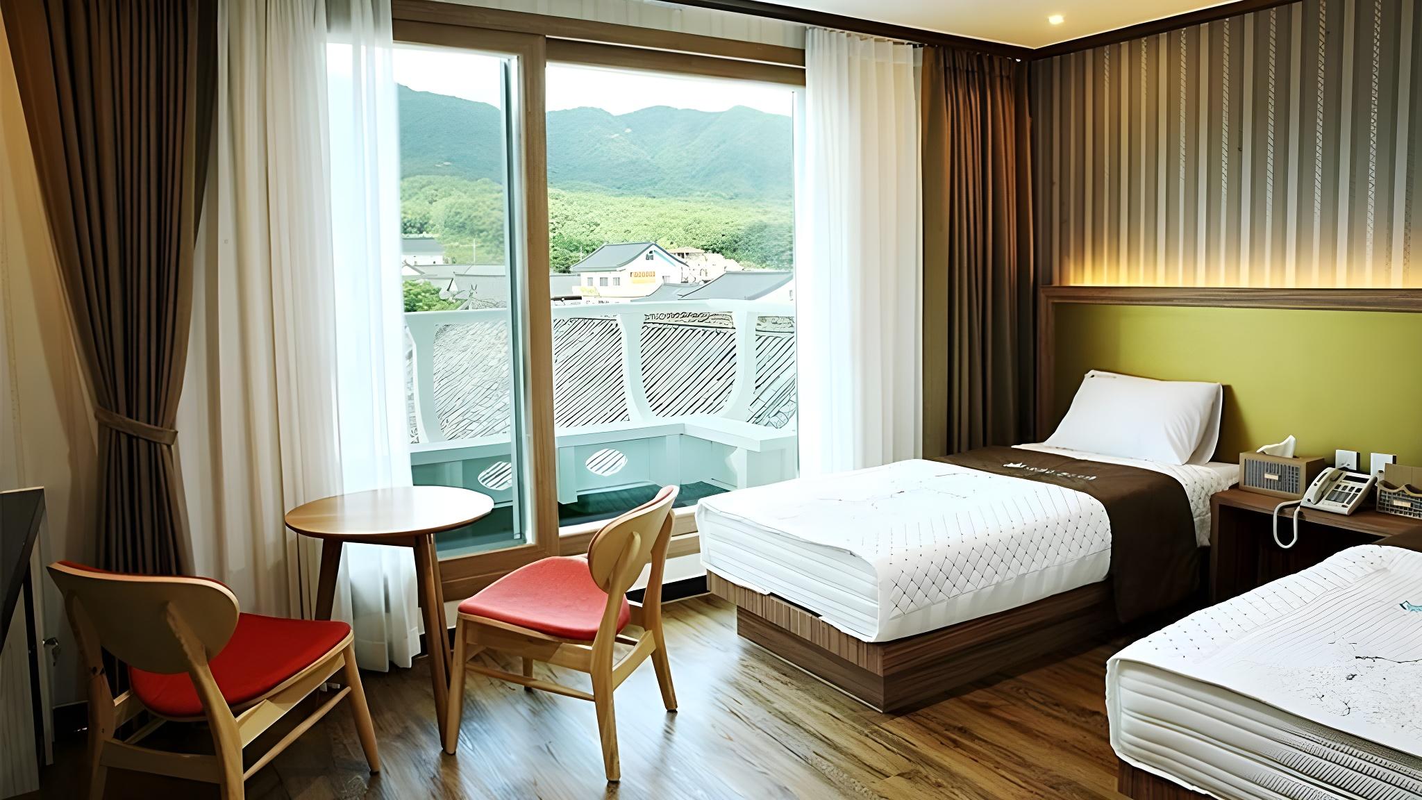 ROOM, TWIN BEDS