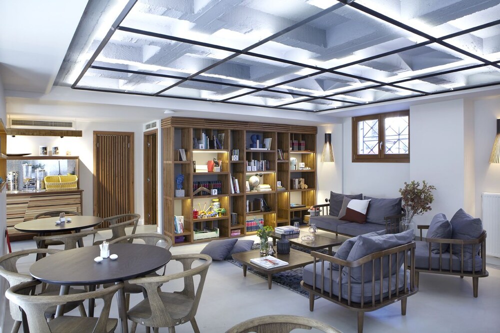 Apollon Library Suites 18/38