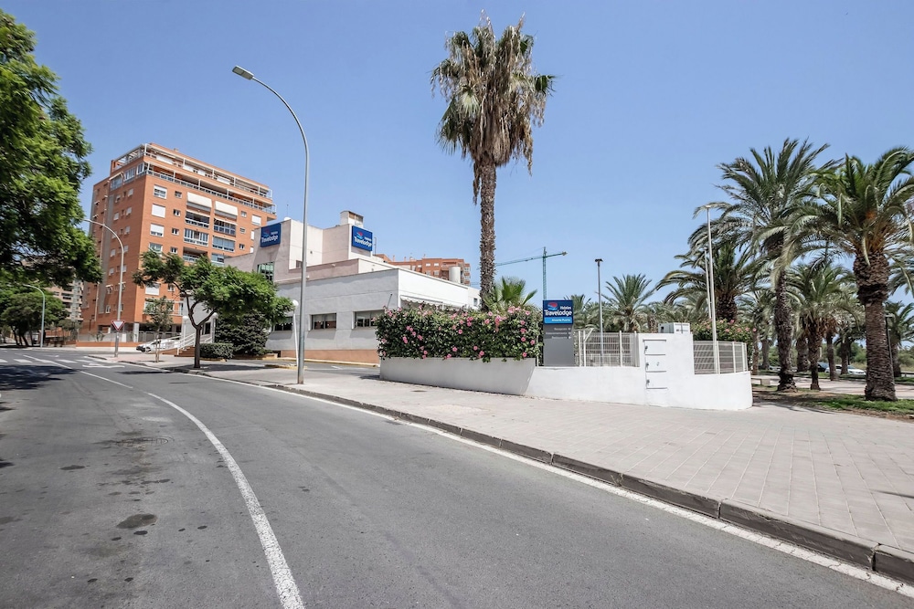 Travelodge Alicante Puerto 73/82