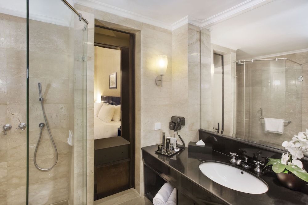 Royal Kuningan Hotel 6/60