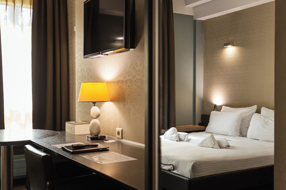 STANDARD, DOUBLE OR TWIN BED
