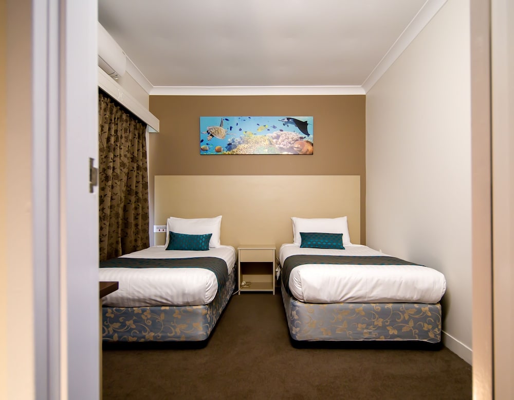 FAMILY, QUEEN AND TWIN BEDS