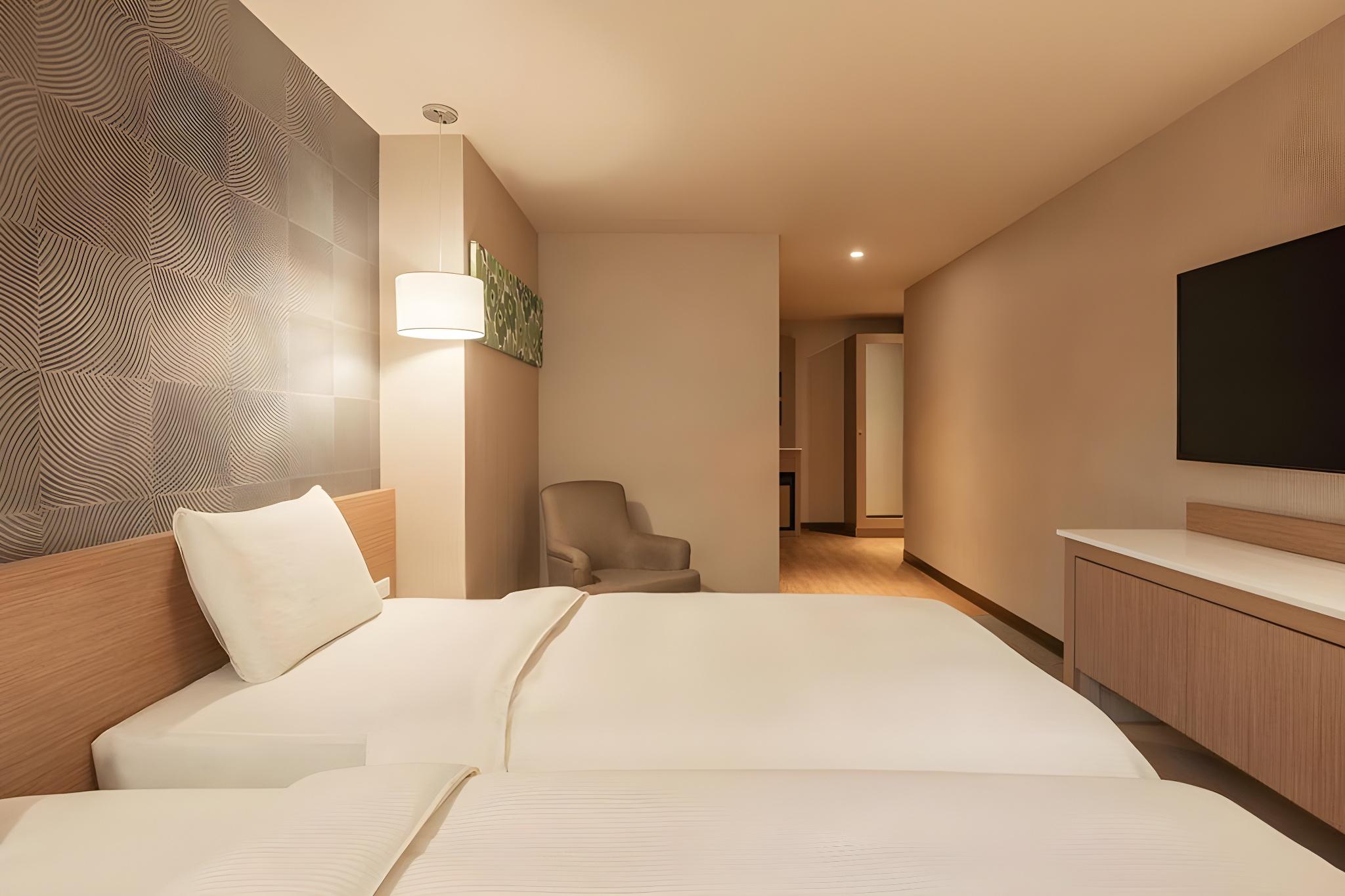 Exquisite, Twin Beds