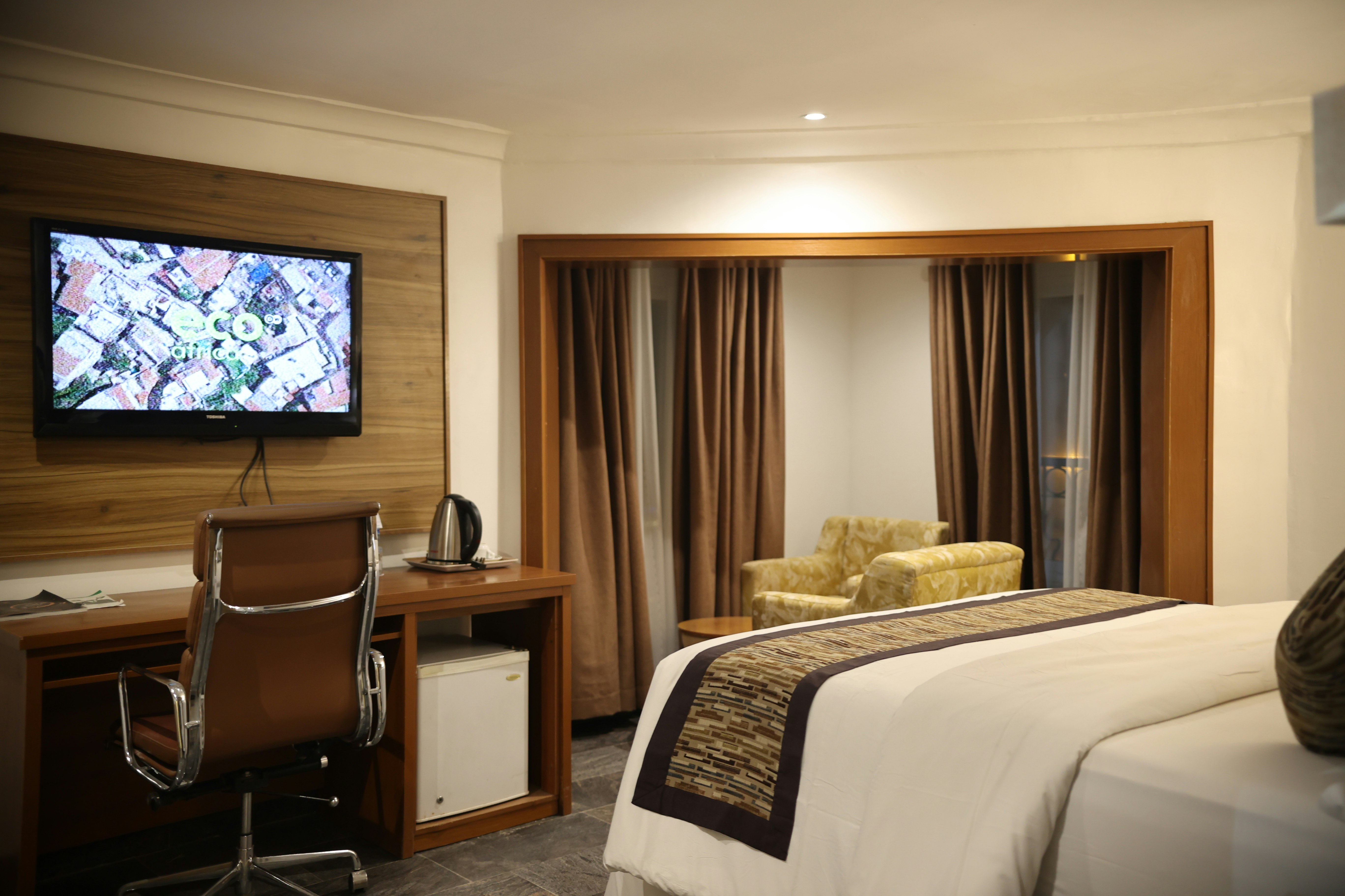 Bolton White Hotels 15/24