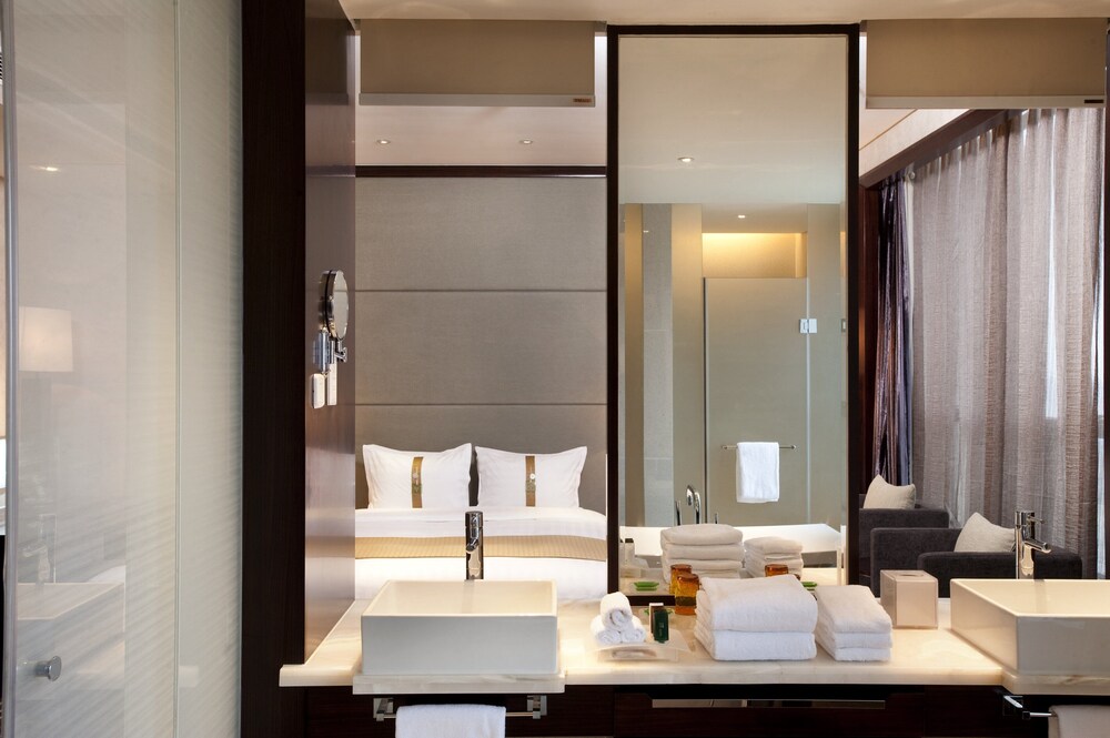 Crowne Plaza Shanghai Jinxiu by IHG 19/74