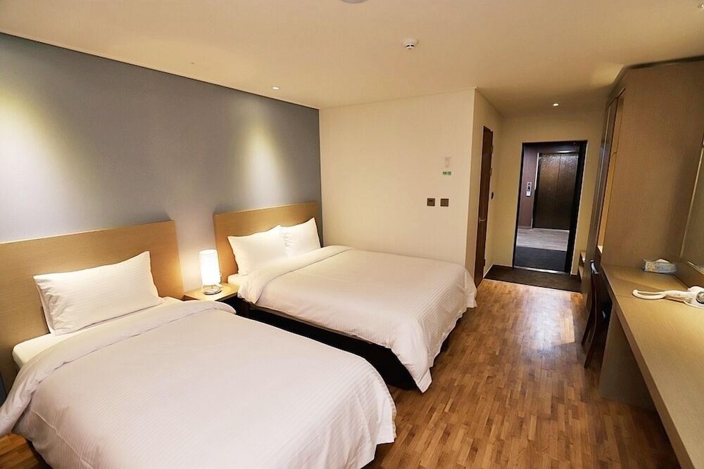 Sea & Moon Tourist Hotel 31/51