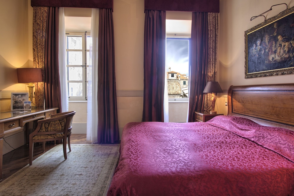 The Pucic Palace 28/69