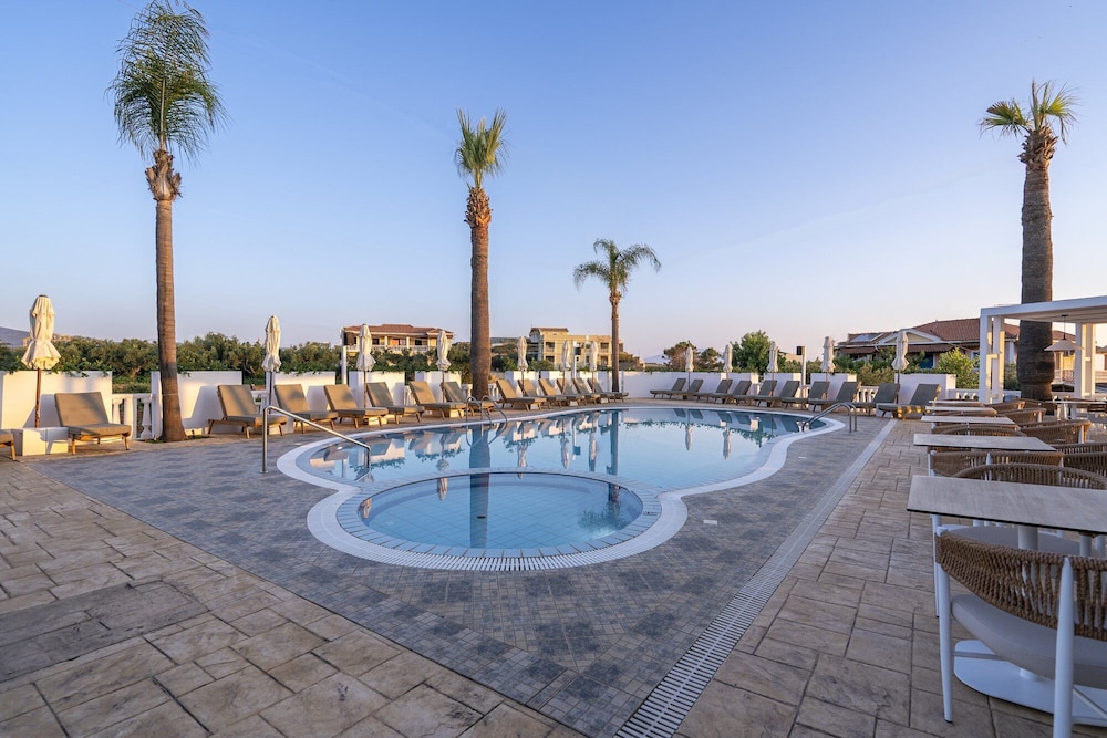 Arkadia Luxury Hotel Apartments 43/50