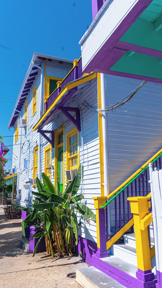 Historic Mardi Gras Inn 7/50