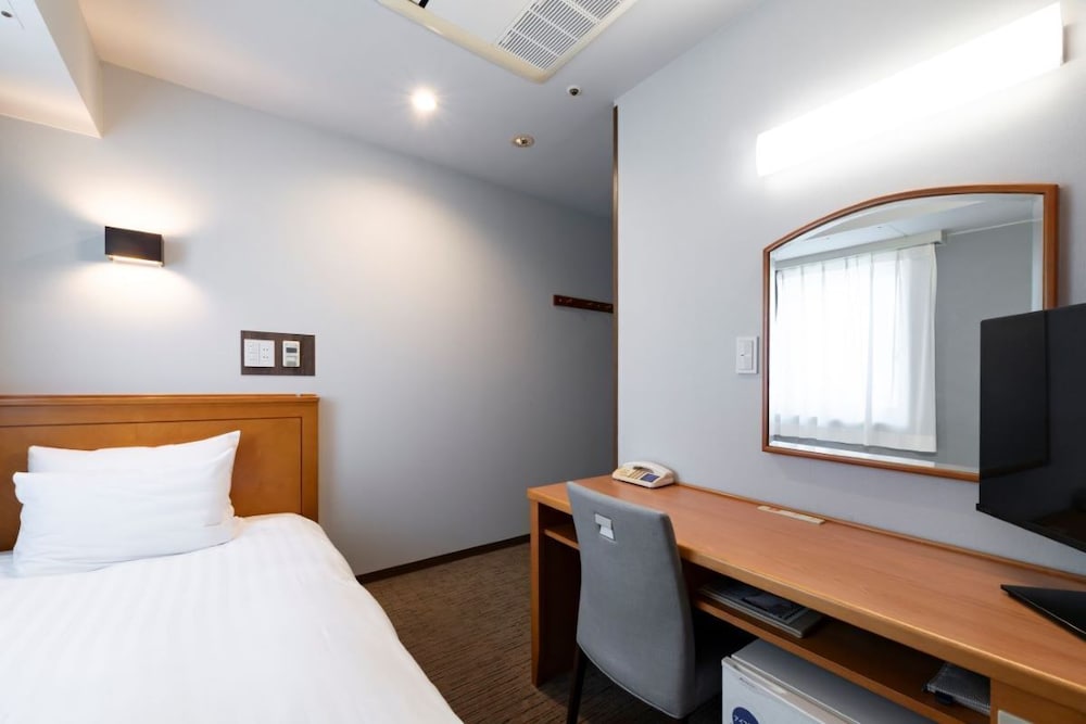 ROOM, SINGLE