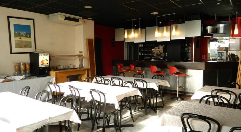 Adonis Arc Hotel Aix 50/68