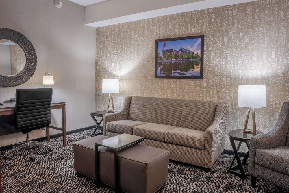 Drury Plaza Hotel College Station 30/50