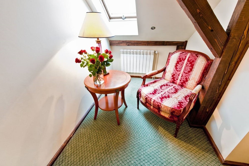 Aparthotel Miodosytnia 40/54