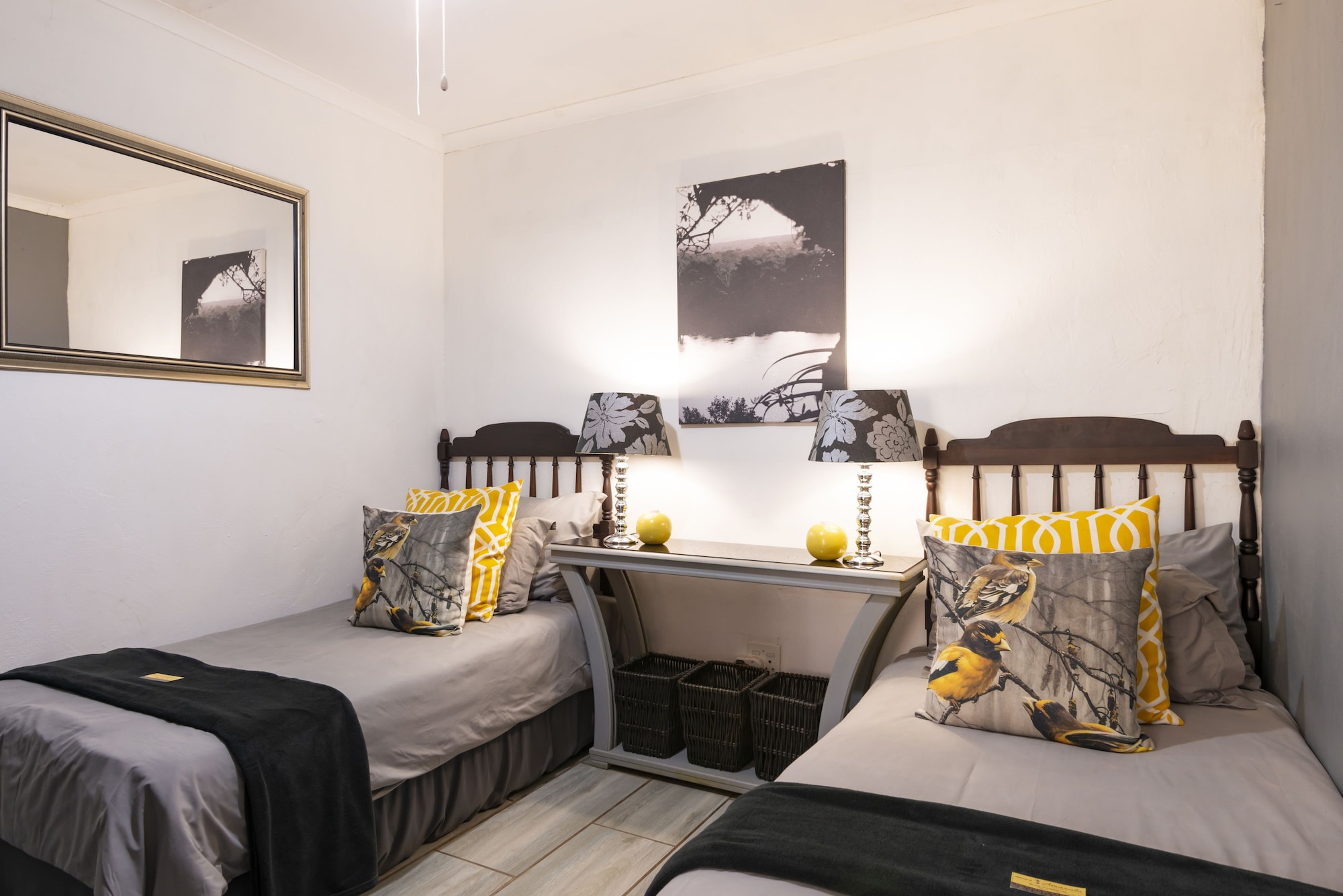 Deluxe, Apartment, 1 King and 4 Single Beds