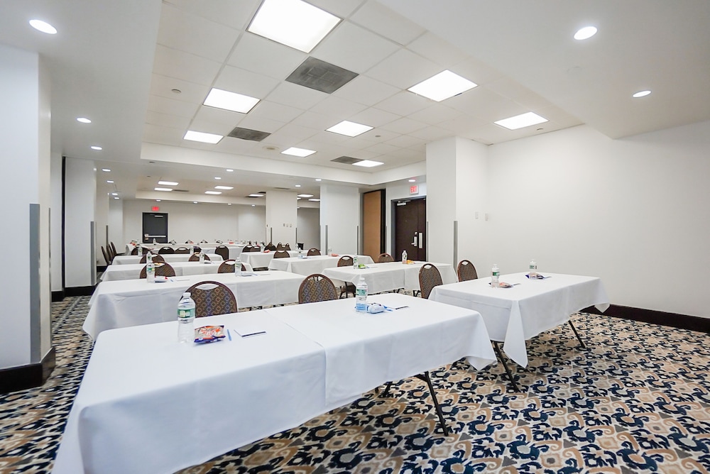 Harmony Suites Secaucus Meadowlands 33/44