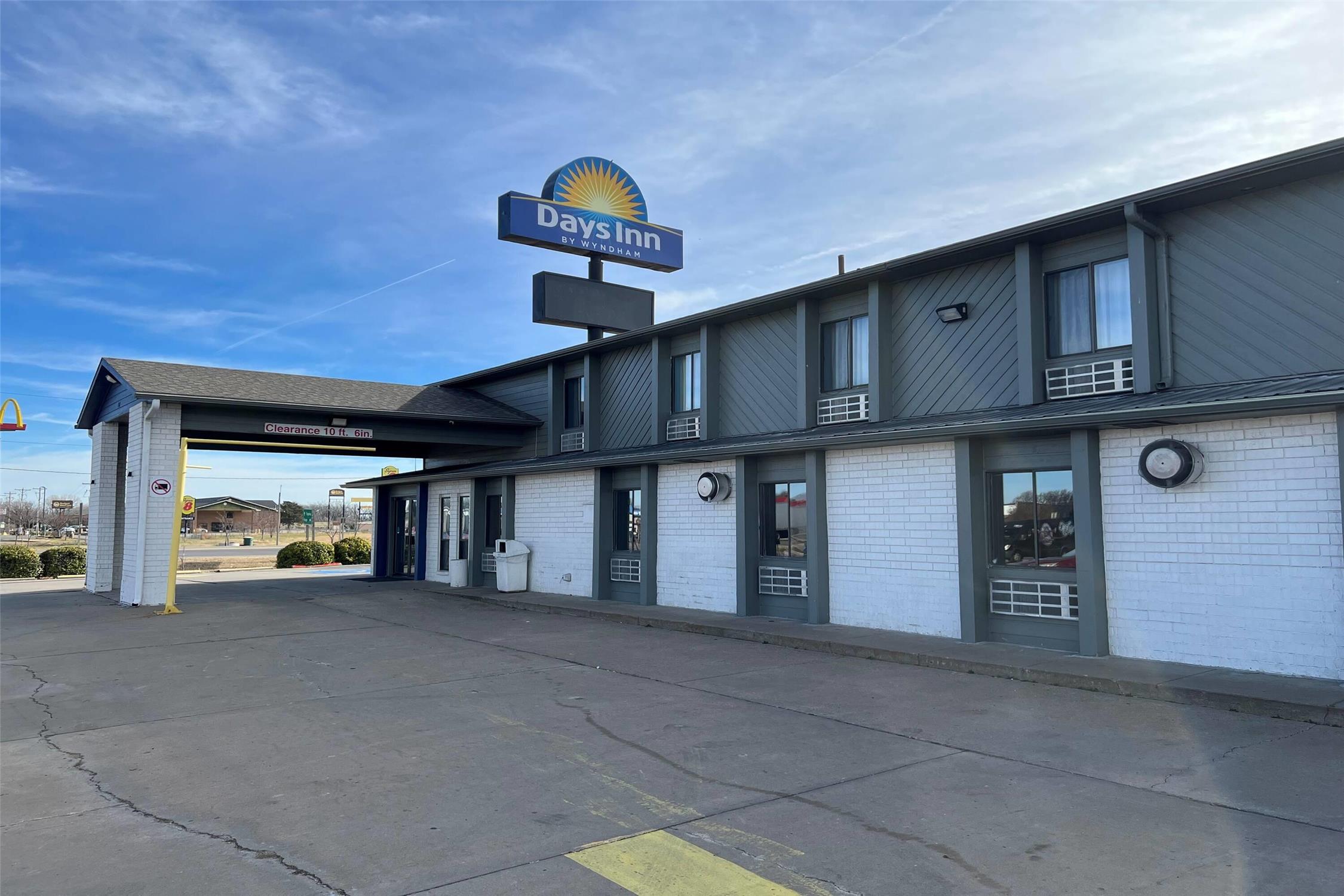 Days Inn by Wyndham Salina I-70 23/27