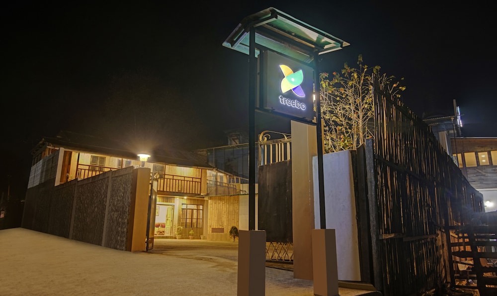 Treebo Trip Omega's Stay Inn 3/25