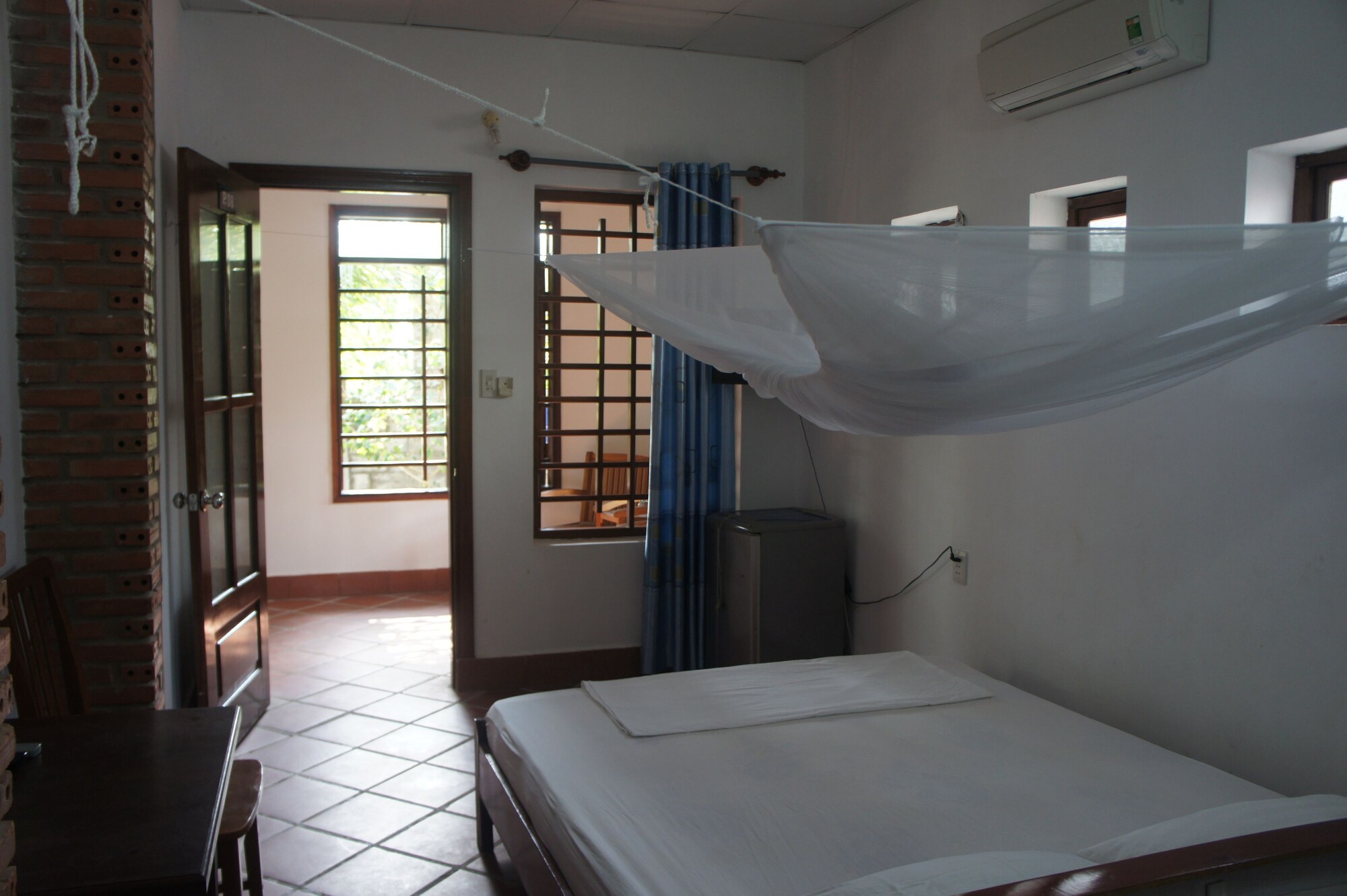 STANDARD, DOUBLE BED, WITH FAN