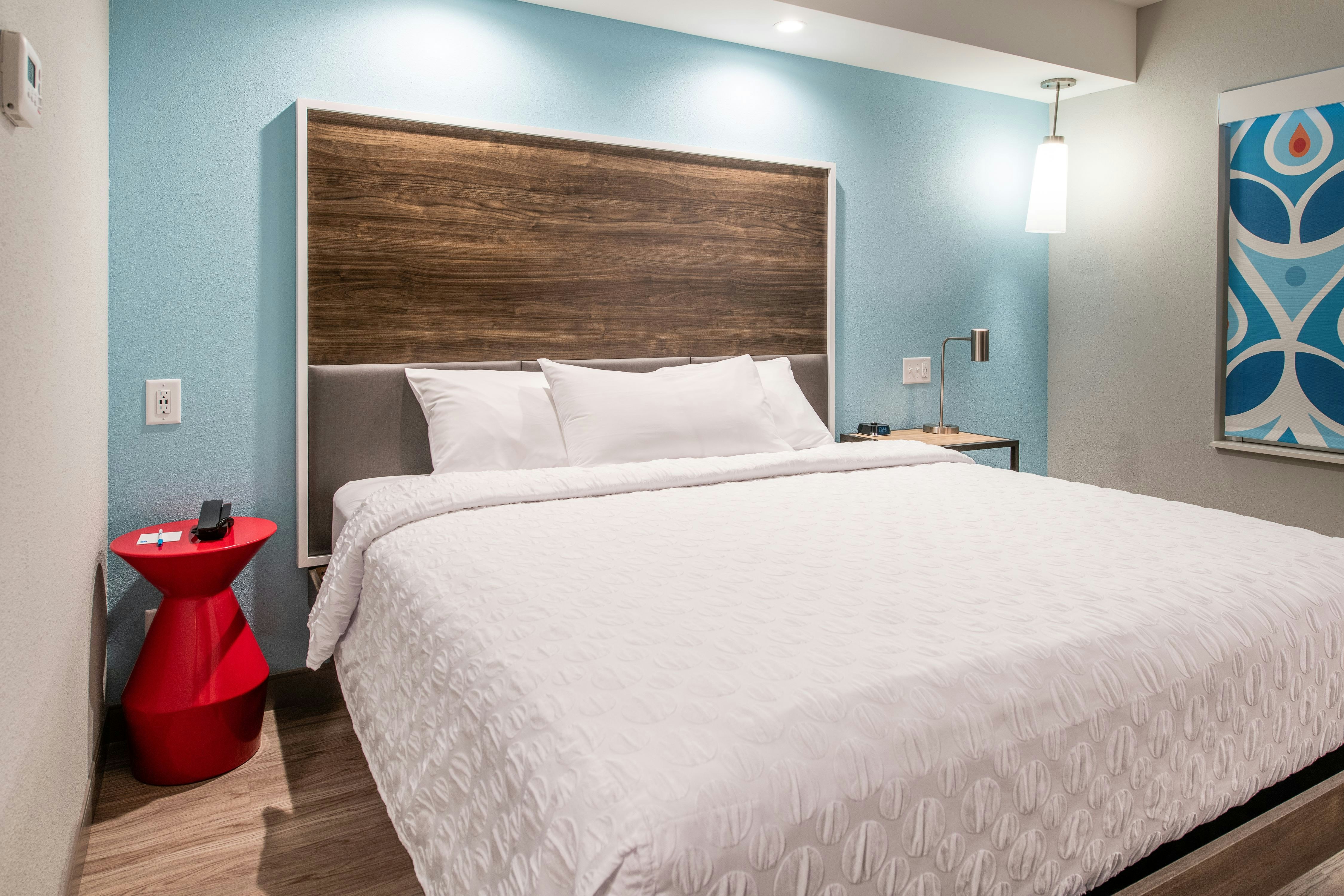 ROOM, KING BED, ACCESSIBLE
