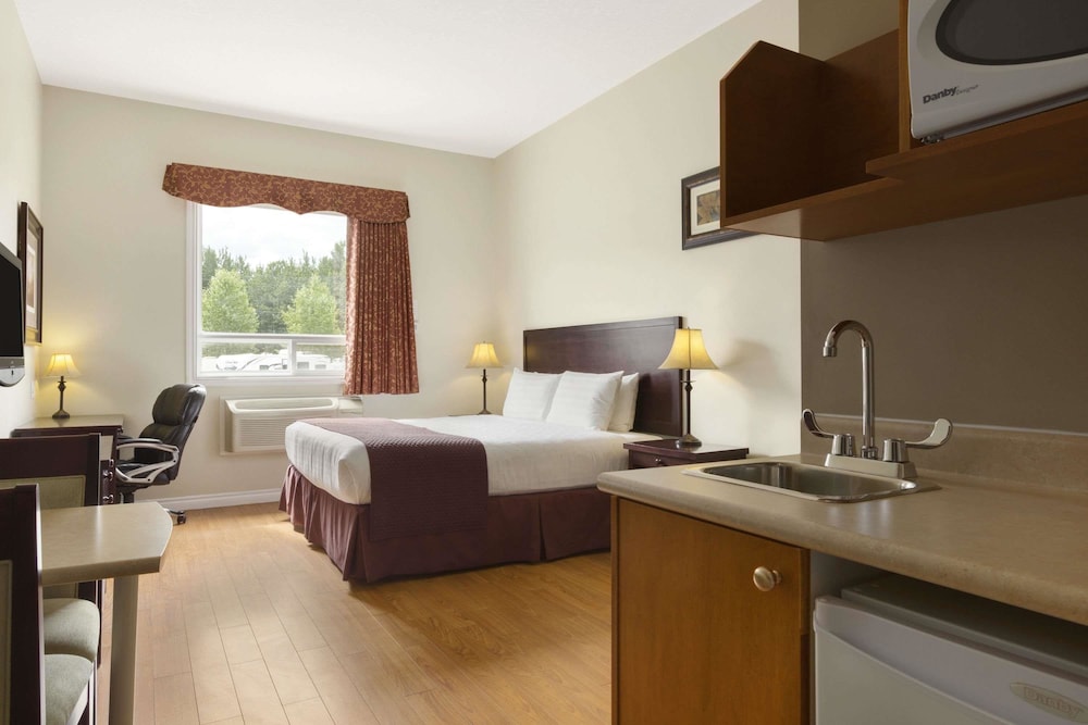 Days Inn by Wyndham Chetwynd 10/27