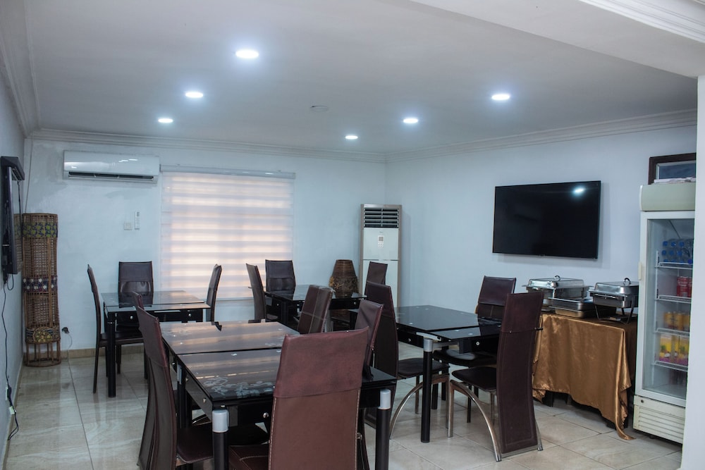 Mayors Diplomat Suites Opebi 37/48