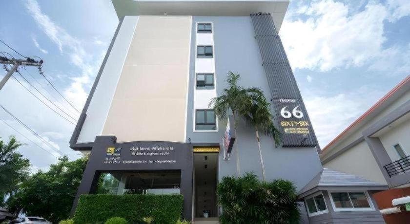 Sixty Six Place Hotel 3/42